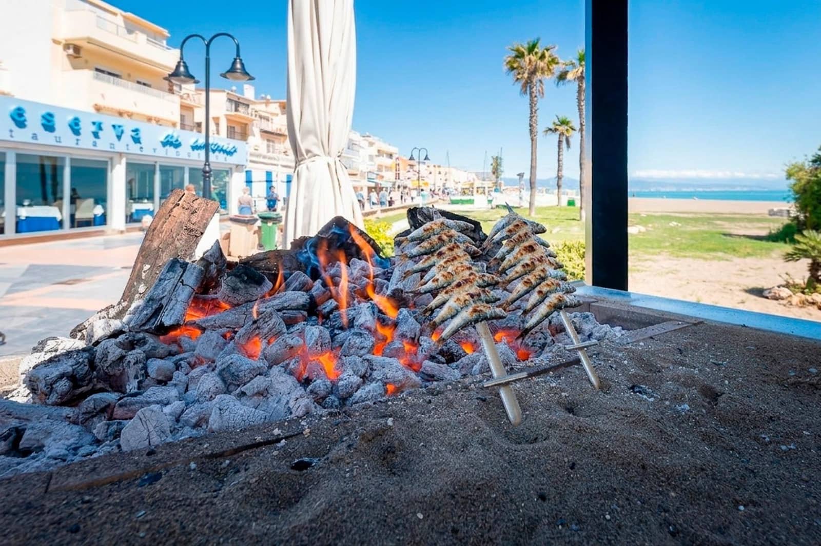 Kaupallinen vuokrattavana paikassa Torremolinos mukana 
autotalli - 2 500 € (Ref: 9701651)