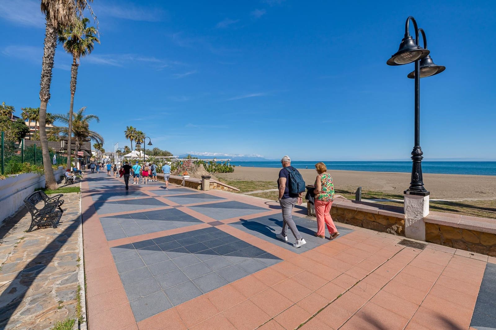 Kaupallinen vuokrattavana paikassa Torremolinos mukana 
autotalli - 2 500 € (Ref: 9701651)