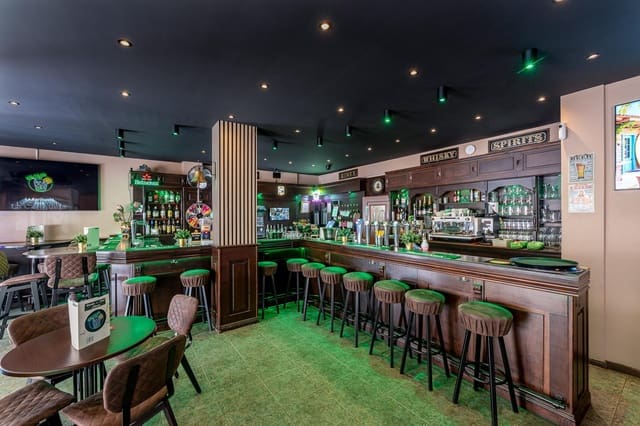 Kommersiell til leie i Torremolinos med garasje - € 2 500 (Ref: 9701651)