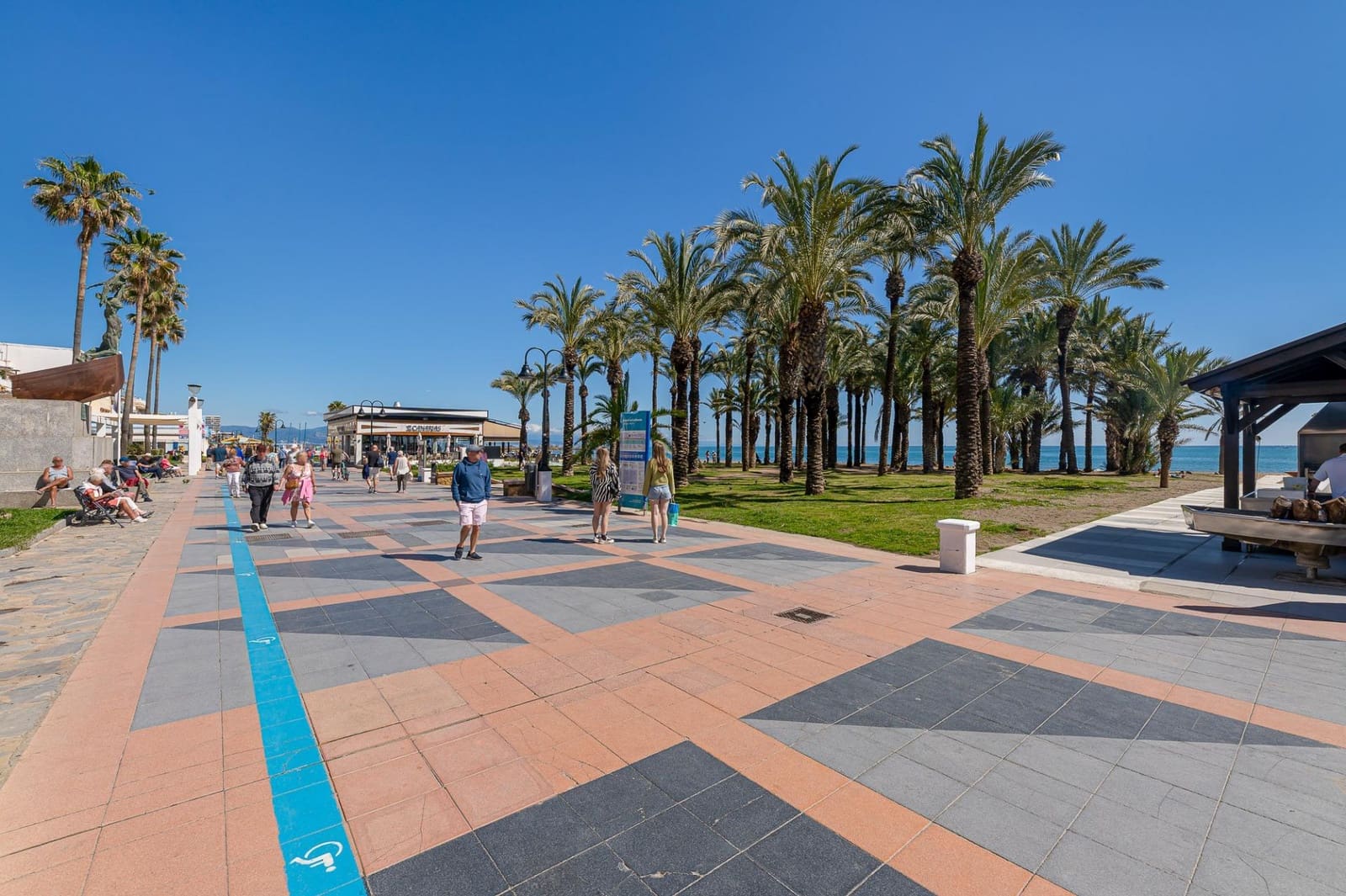 Commercial for rent in Torremolinos with garage - € 2,500 (Ref: 9701651)