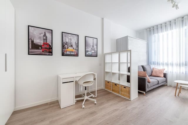 Yksiö vuokrattavana paikassa Las Lagunas de Mijas, Mijas mukana 
autotalli - 900 € (Ref: 9807981)