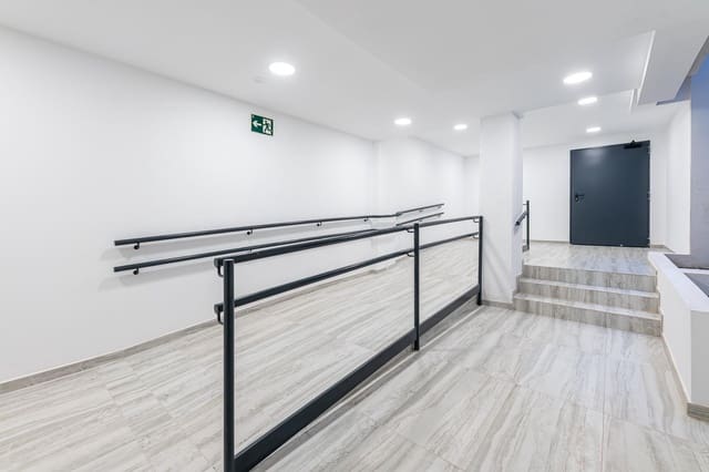 Yksiö vuokrattavana paikassa Las Lagunas de Mijas, Mijas mukana 
autotalli - 900 € (Ref: 9807981)