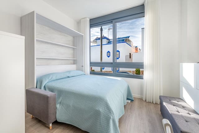 Yksiö vuokrattavana paikassa Las Lagunas de Mijas, Mijas mukana 
autotalli - 900 € (Ref: 9807981)