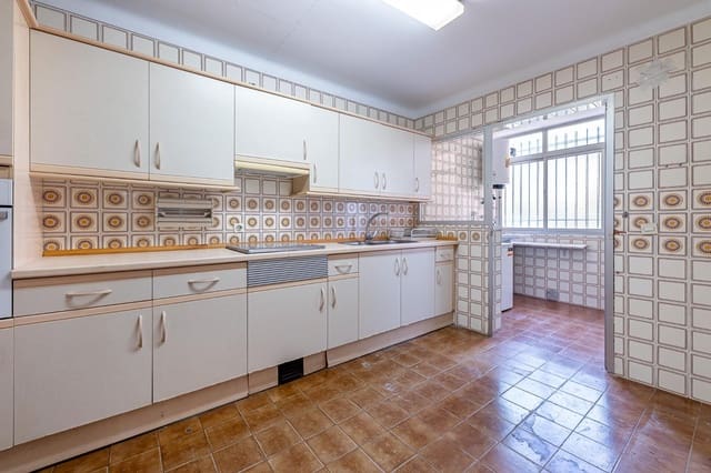 3 makuuhuone Huoneisto myytävänä paikassa Martiricos, Málaga kaupunki mukana 
autotalli - 299 000 € (Ref: 9841155)