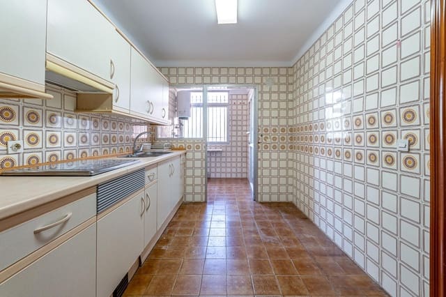 3 makuuhuone Huoneisto myytävänä paikassa Martiricos, Málaga kaupunki mukana 
autotalli - 299 000 € (Ref: 9841155)