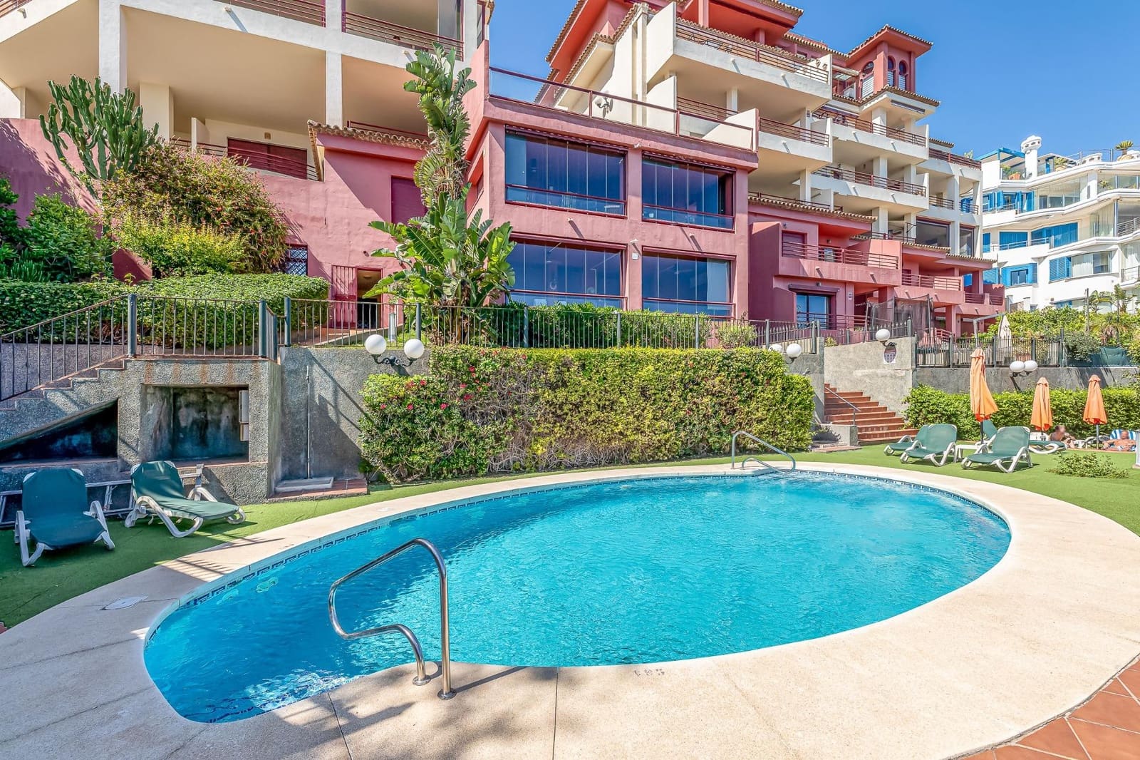 2 soveværelse Lejlighed til salg i Torrequebrada med swimmingpool garage - € 559.000 (Ref: 9851787)