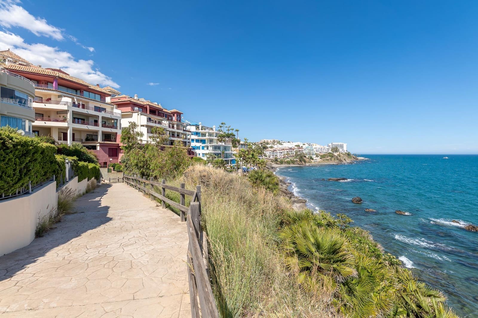 2 soveværelse Lejlighed til salg i Torrequebrada med swimmingpool garage - € 559.000 (Ref: 9851787)