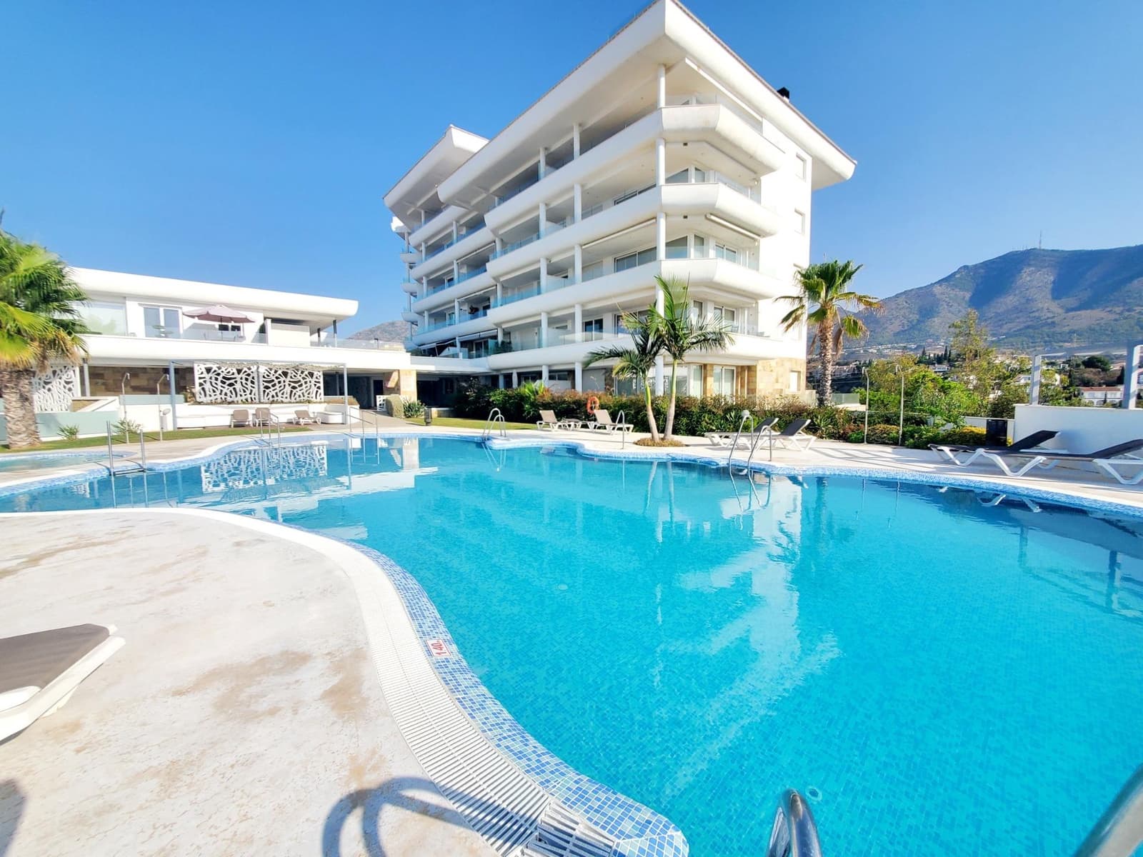 2 sypialnia Apartament na sprzedaż w Fuengirola z basenem garażem - 495 000 € (Ref: 9983169)