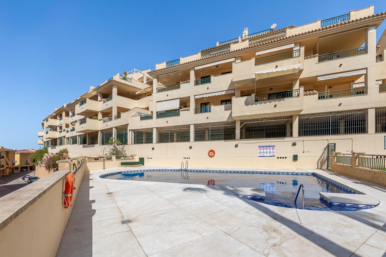 2 soverom Leilighet til salgs i Torrequebrada med svømmebasseng - € 389 000 (Ref: 9998837)