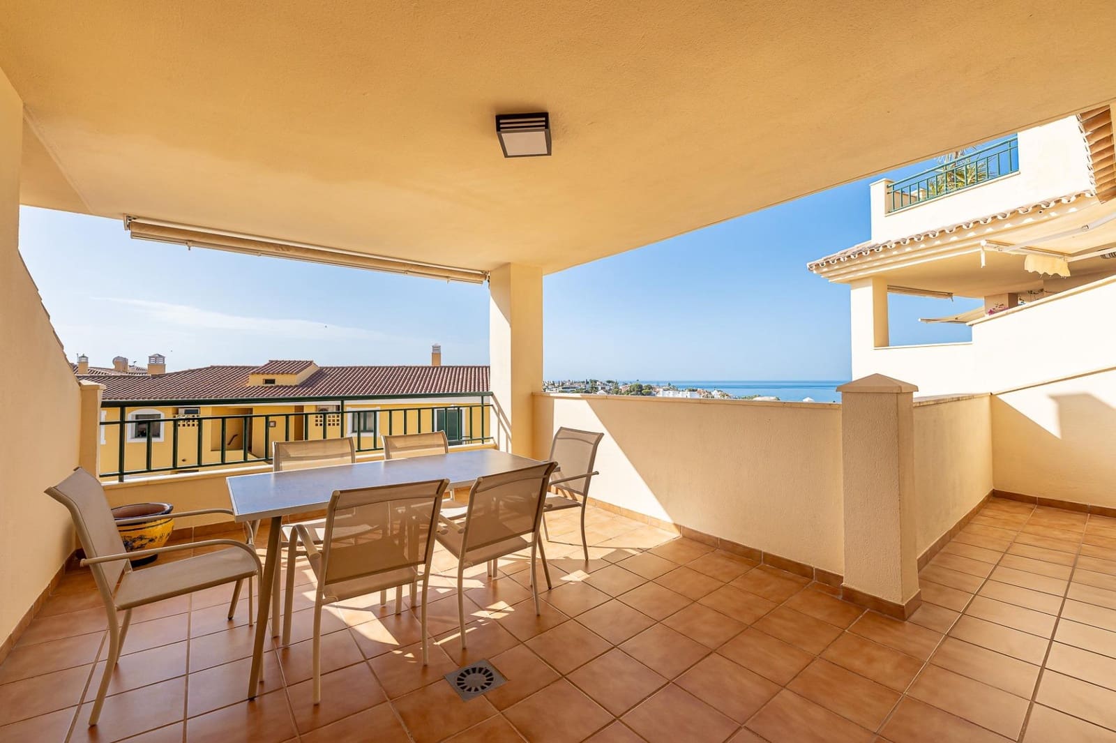 2 soverom Leilighet til salgs i Torrequebrada med svømmebasseng - € 389 000 (Ref: 9998837)