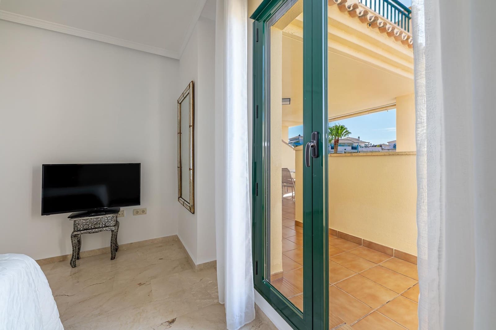 2 soverom Leilighet til salgs i Torrequebrada med svømmebasseng - € 389 000 (Ref: 9998837)
