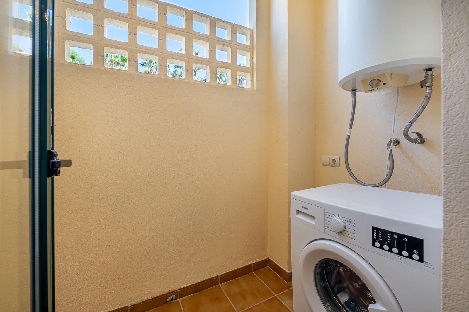 2 soverom Leilighet til salgs i Torrequebrada med svømmebasseng - € 389 000 (Ref: 9998837)