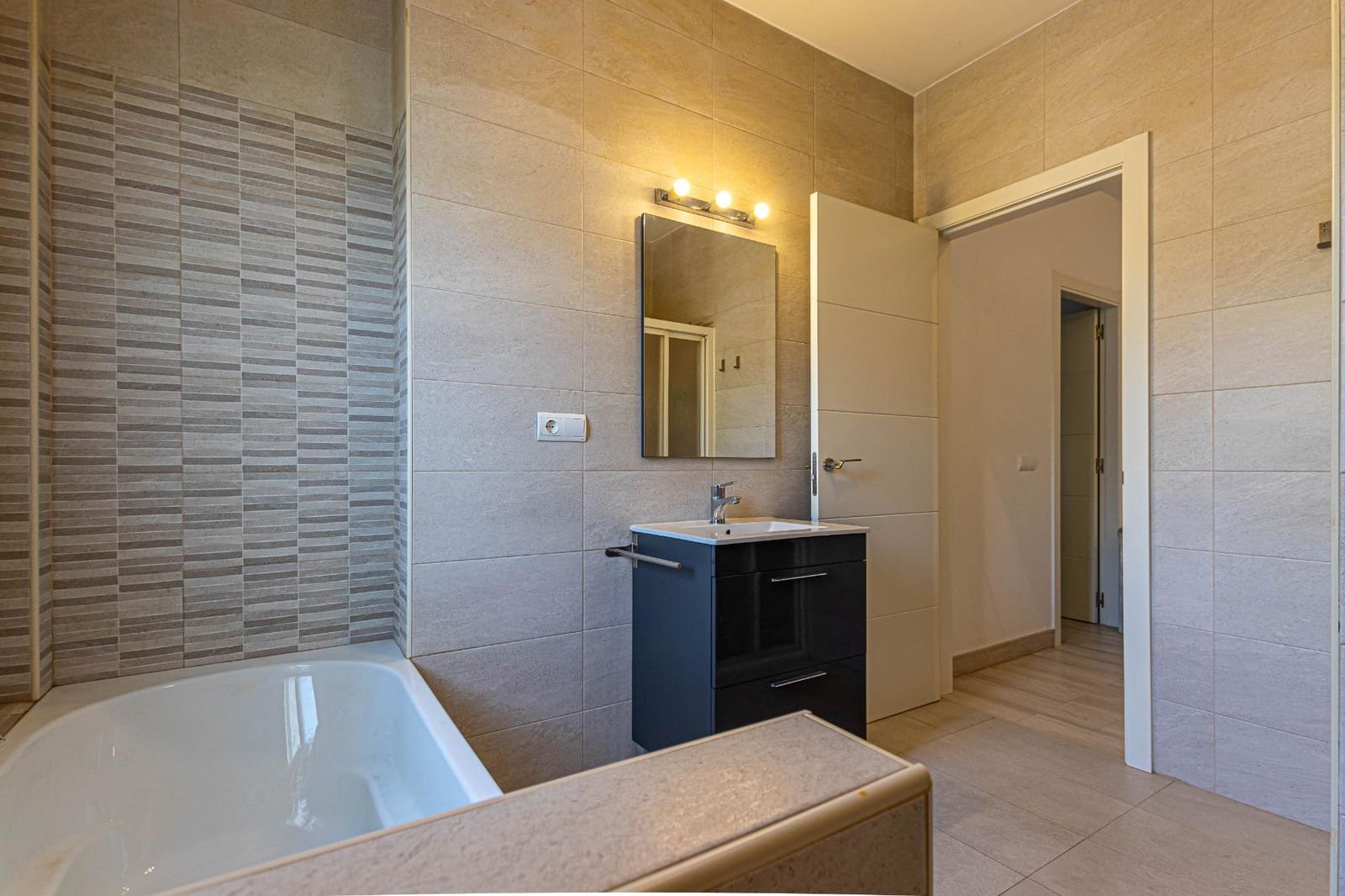 4 Zimmer Villa zu verkaufen in Pinos de Alhaurin mit Pool - 625.000 € (Ref: 9999640)