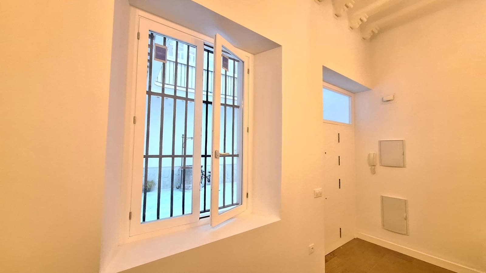 2 bedroom Flat for sale in Cádiz city € 340,000 (Ref 8378181)