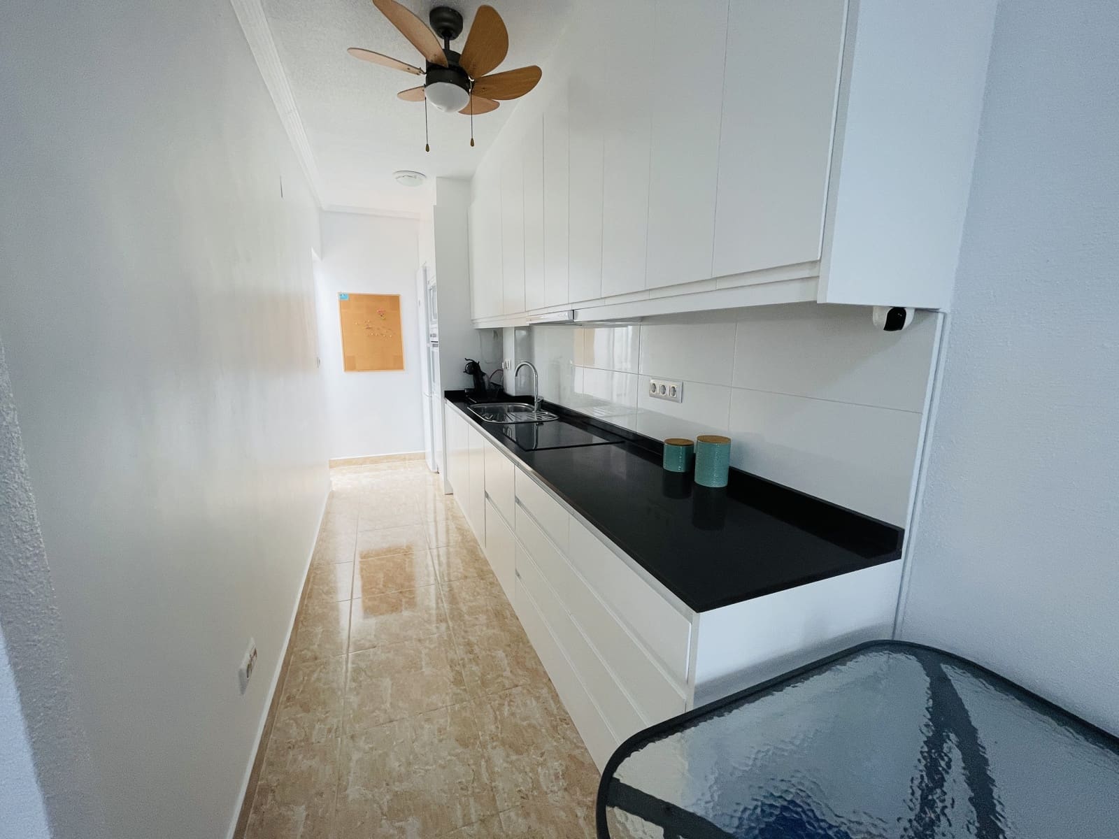 2 makuuhuone Rivitalo myytävänä paikassa Orihuela Costa mukana uima-altaan 
autotalli - 199 900 € (Ref: 9748209)