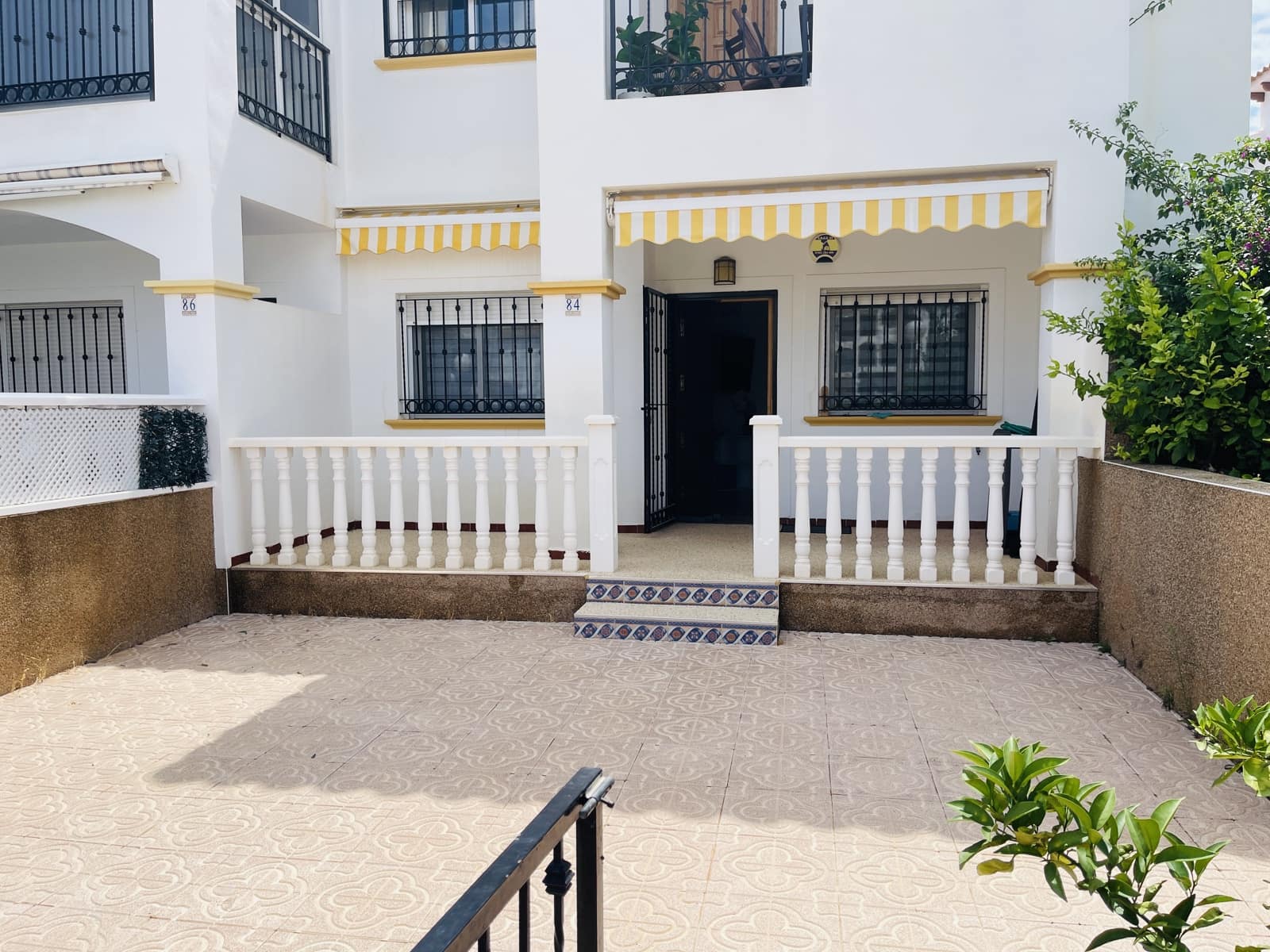 2 makuuhuone Rivitalo myytävänä paikassa Orihuela Costa mukana uima-altaan 
autotalli - 199 900 € (Ref: 9748209)