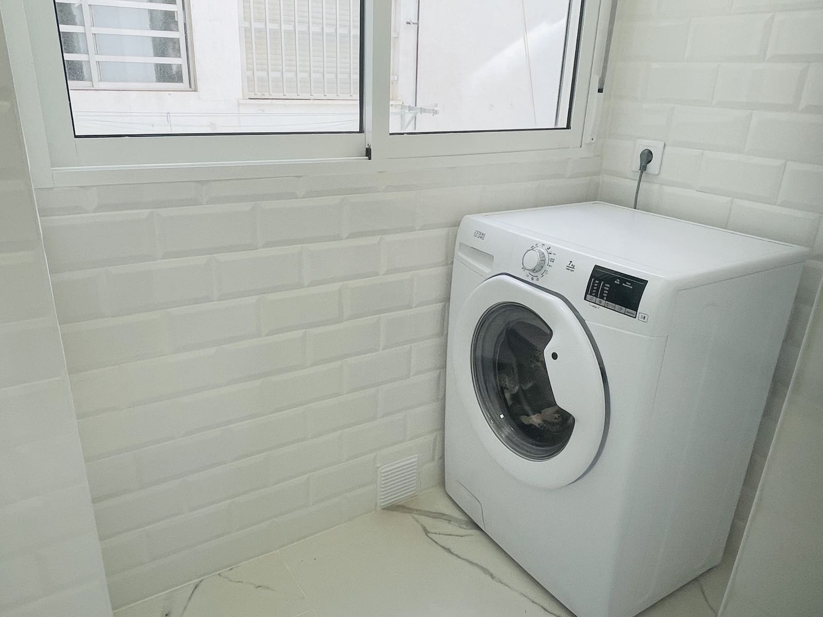 3 bedroom Apartment for sale in Torrevieja with garage - € 278,000 (Ref: 9748410)