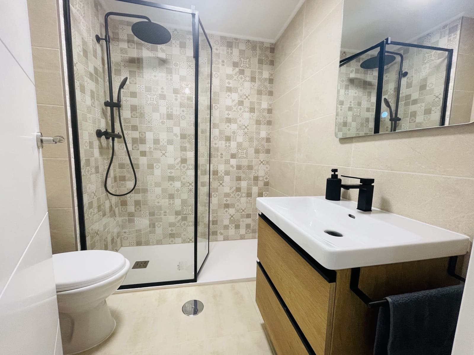 3 bedroom Apartment for sale in Torrevieja with garage - € 278,000 (Ref: 9748410)