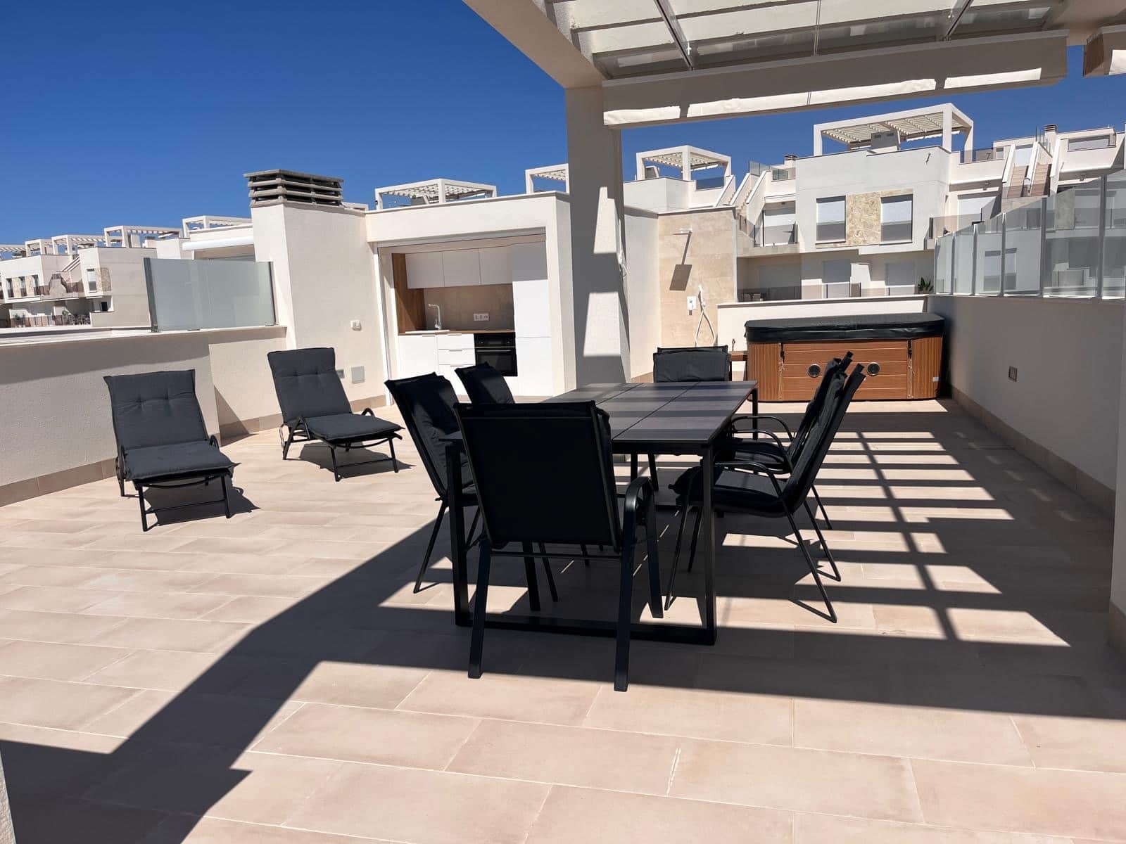 2 slaapkamer Appartement te huur in El Raso met zwembad garage - € 2.200 (Ref: 9756410)