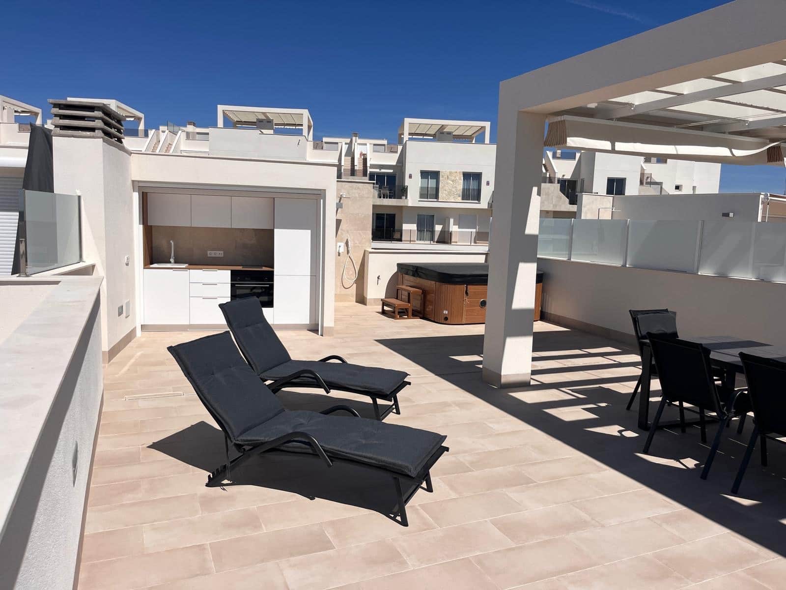 2 slaapkamer Appartement te huur in El Raso met zwembad garage - € 2.200 (Ref: 9756410)