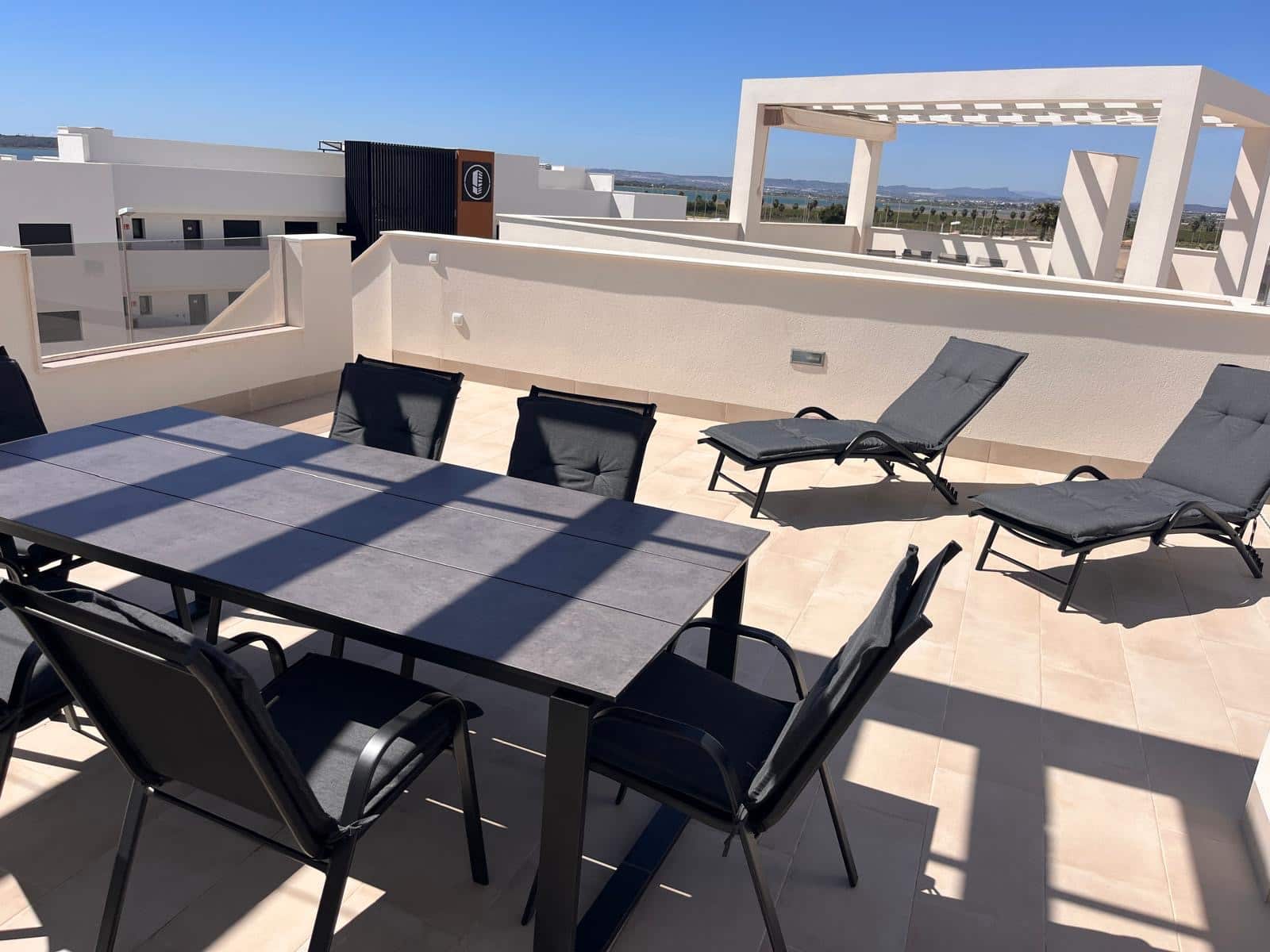 2 slaapkamer Appartement te huur in El Raso met zwembad garage - € 2.200 (Ref: 9756410)