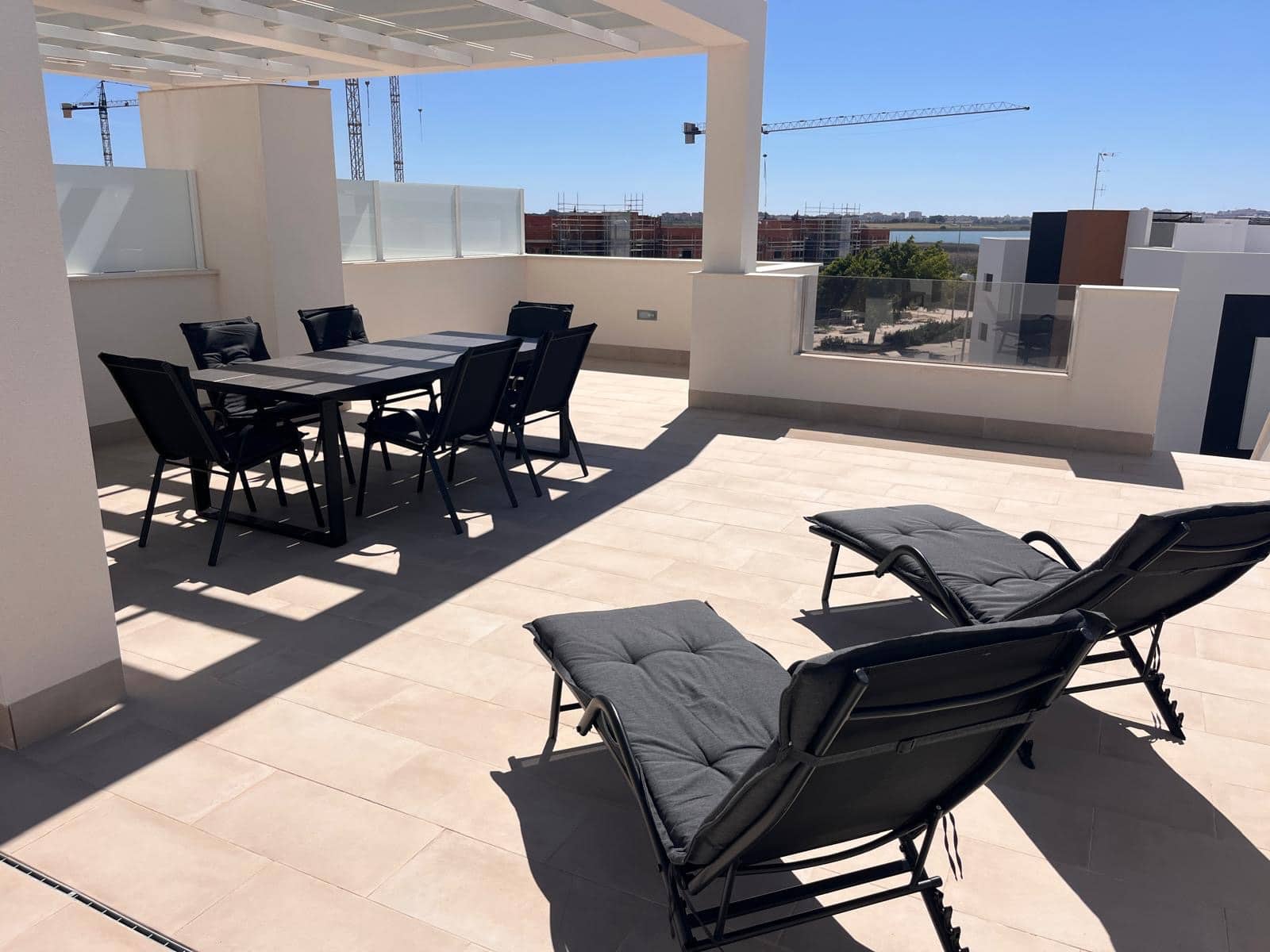 2 slaapkamer Appartement te huur in El Raso met zwembad garage - € 2.200 (Ref: 9756410)