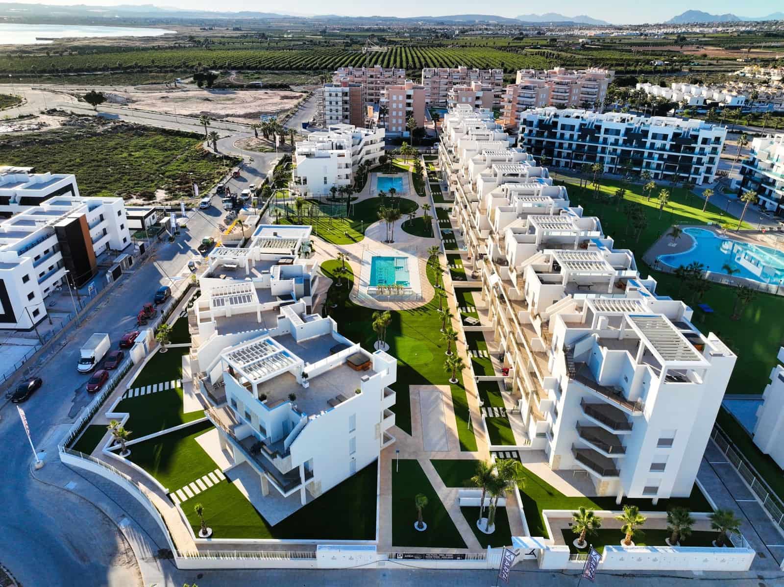 2 slaapkamer Appartement te huur in El Raso met zwembad garage - € 2.200 (Ref: 9756410)