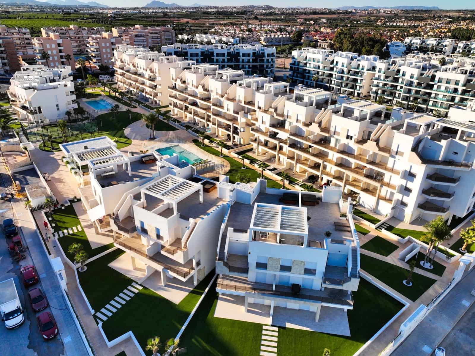 2 slaapkamer Appartement te huur in El Raso met zwembad garage - € 2.200 (Ref: 9756410)