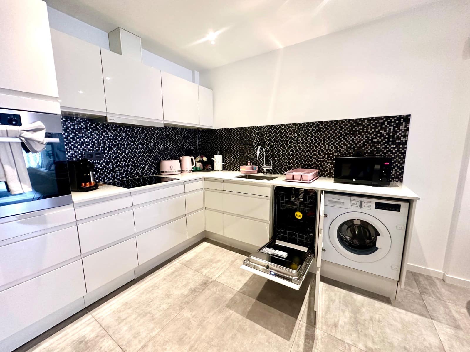 1 soveværelse Lejlighed til salg i Torrevieja med swimmingpool - € 151.000 (Ref: 9756735)