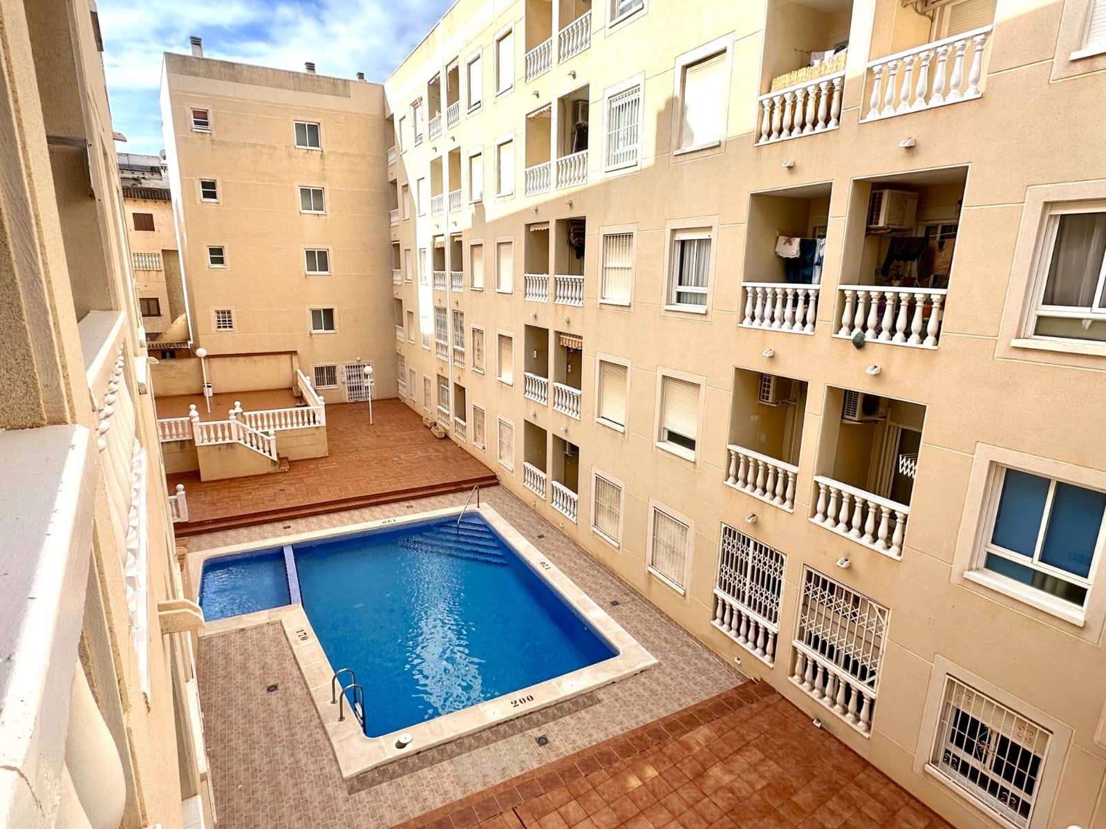 1 soveværelse Lejlighed til salg i Torrevieja med swimmingpool - € 151.000 (Ref: 9756735)