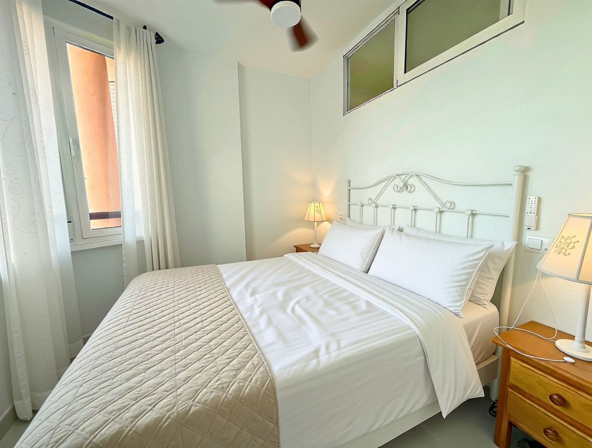 Apartamento de 2 habitaciones en Pilar de la Horadada en alquiler con piscina garaje - 650 € (Ref: 10033123)