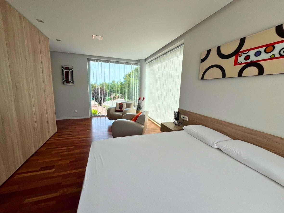 5 bedroom Villa for sale in Petrel / Petrer - € 1,450,000 (Ref: 10033124)