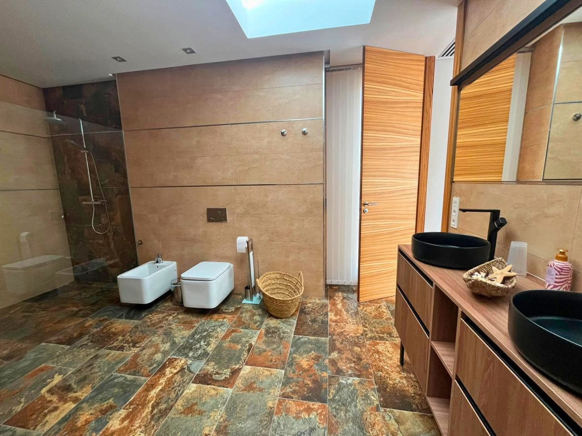 5 bedroom Villa for sale in Petrel / Petrer - € 1,450,000 (Ref: 10033124)