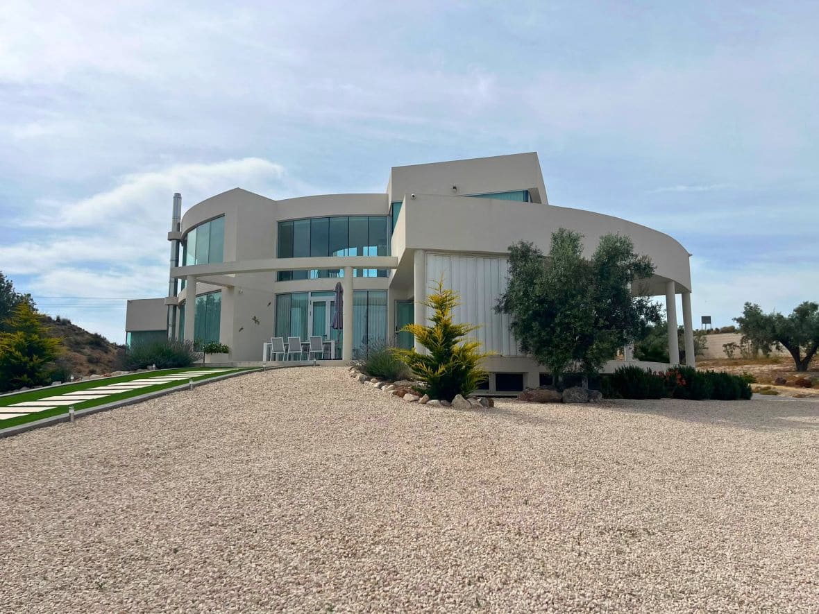 5 bedroom Villa for sale in Petrel / Petrer - € 1,450,000 (Ref: 10033124)