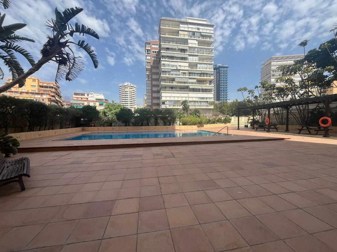 3 sypialnia Apartament do wynajęcia w Benidorm z basenem - 2 200 € (Ref: 10049798)