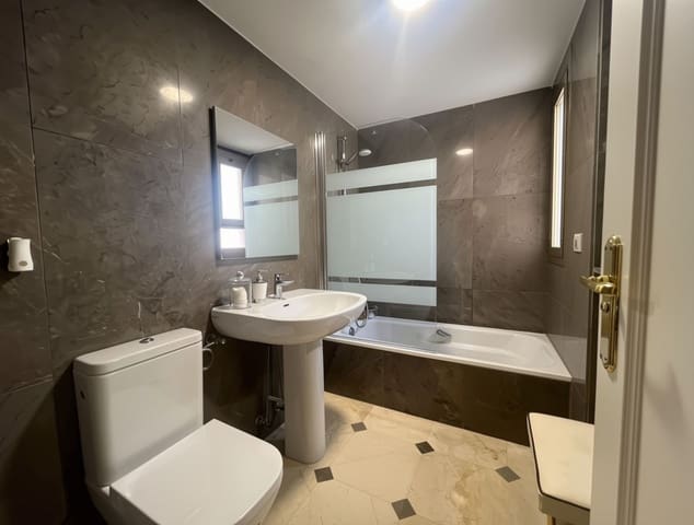 3 sypialnia Apartament do wynajęcia w Playa Levante, Benidorm z basenem - 2 200 € (Ref: 10049798)