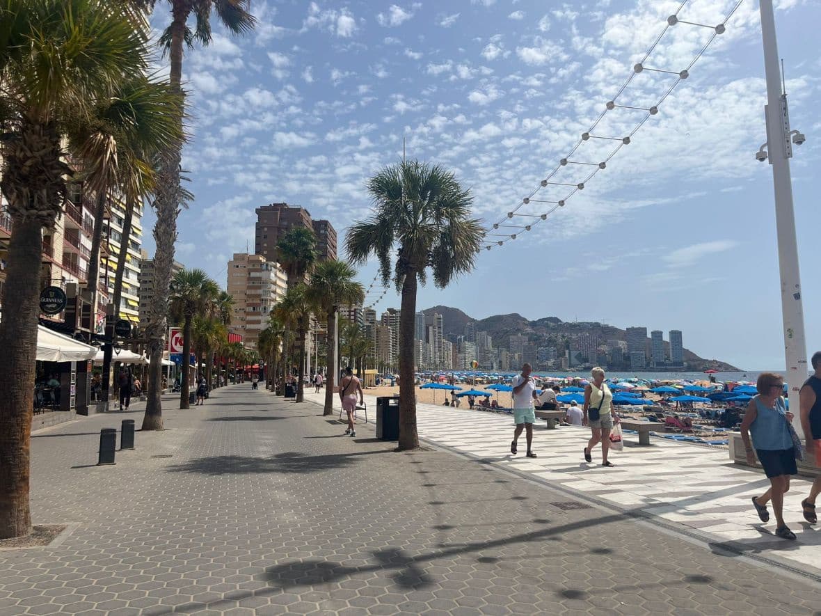 3 sypialnia Apartament do wynajęcia w Benidorm z basenem - 2 200 € (Ref: 10049798)