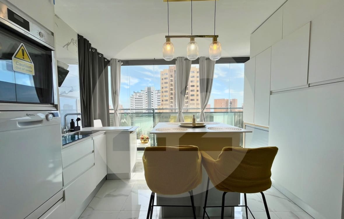2 soverom Leilighet til leie i Benidorm med svømmebasseng - € 1 550 (Ref: 10145367)