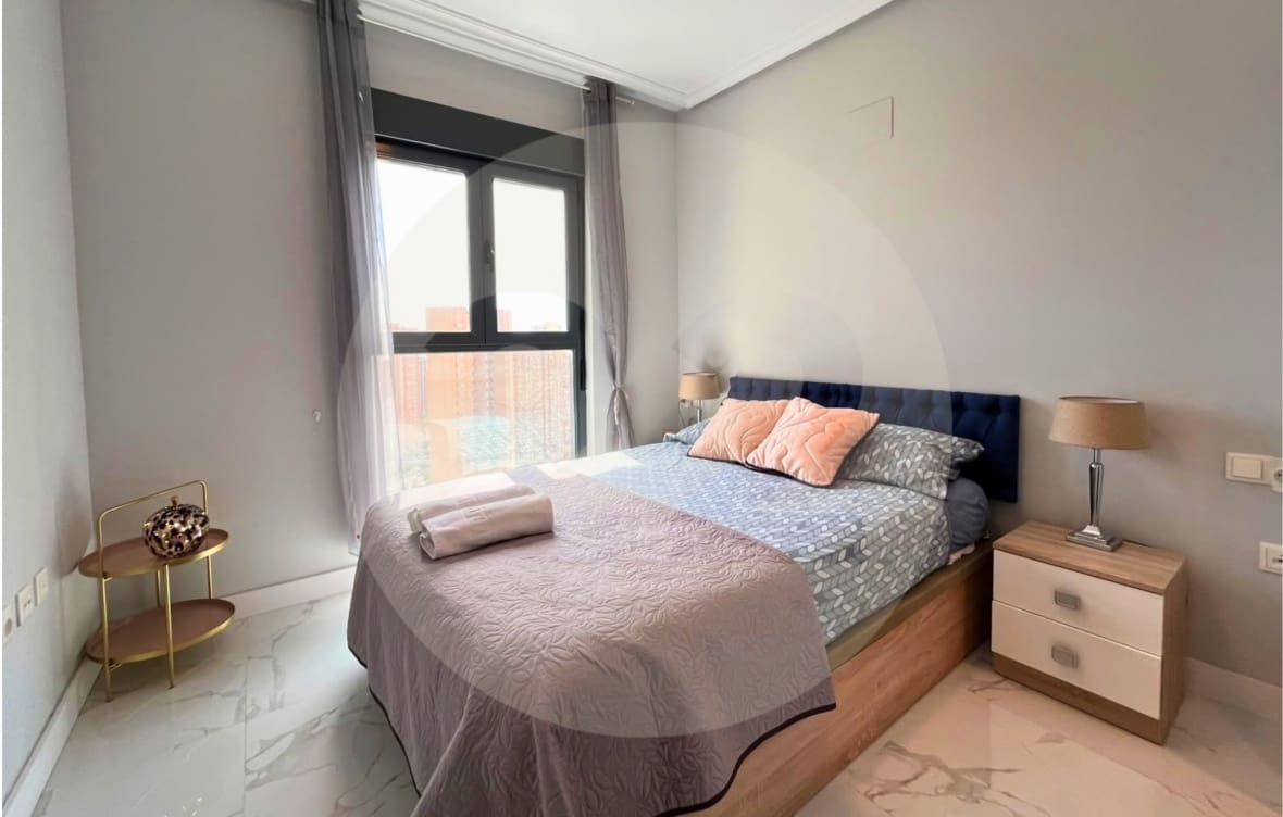 2 soverom Leilighet til leie i Benidorm med svømmebasseng - € 1 550 (Ref: 10145367)