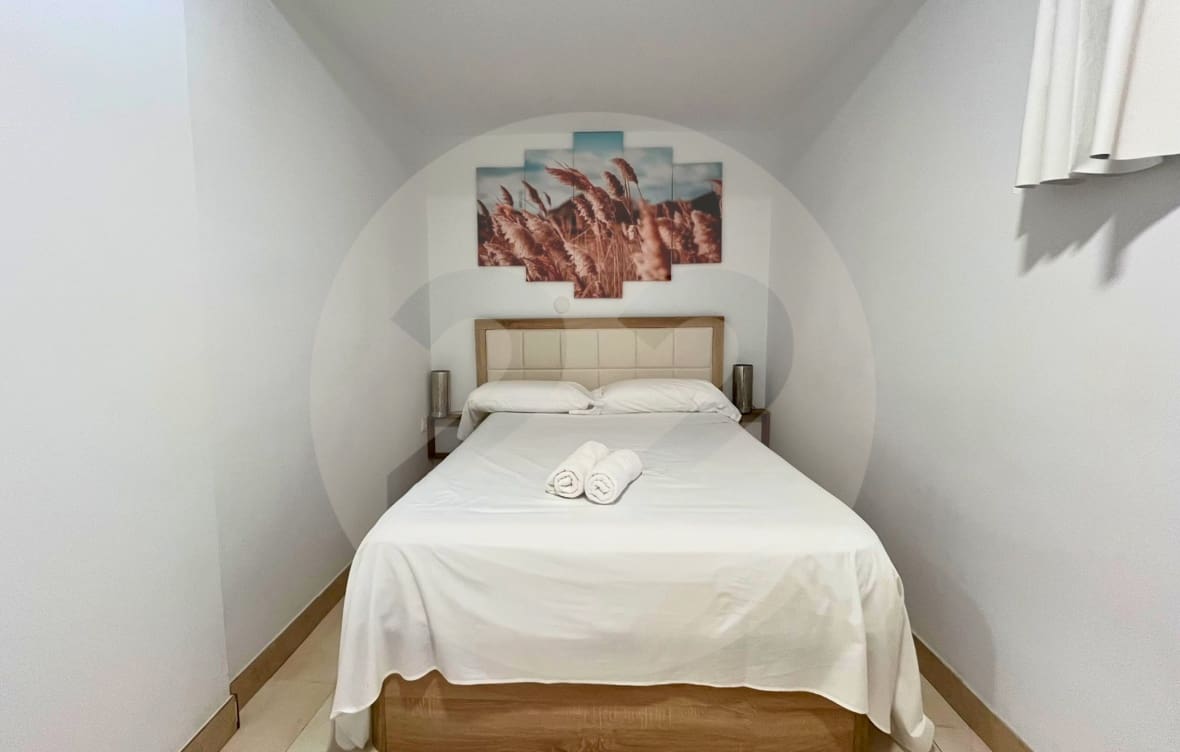1 bedroom Apartment for rent in Benidorm with pool - € 1,250 (Ref: 10160436)