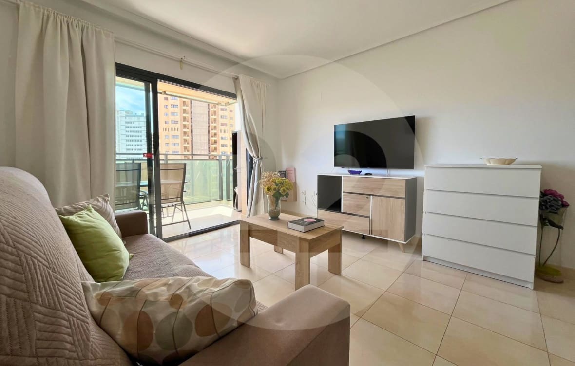 1 bedroom Apartment for rent in Benidorm with pool - € 1,250 (Ref: 10160436)