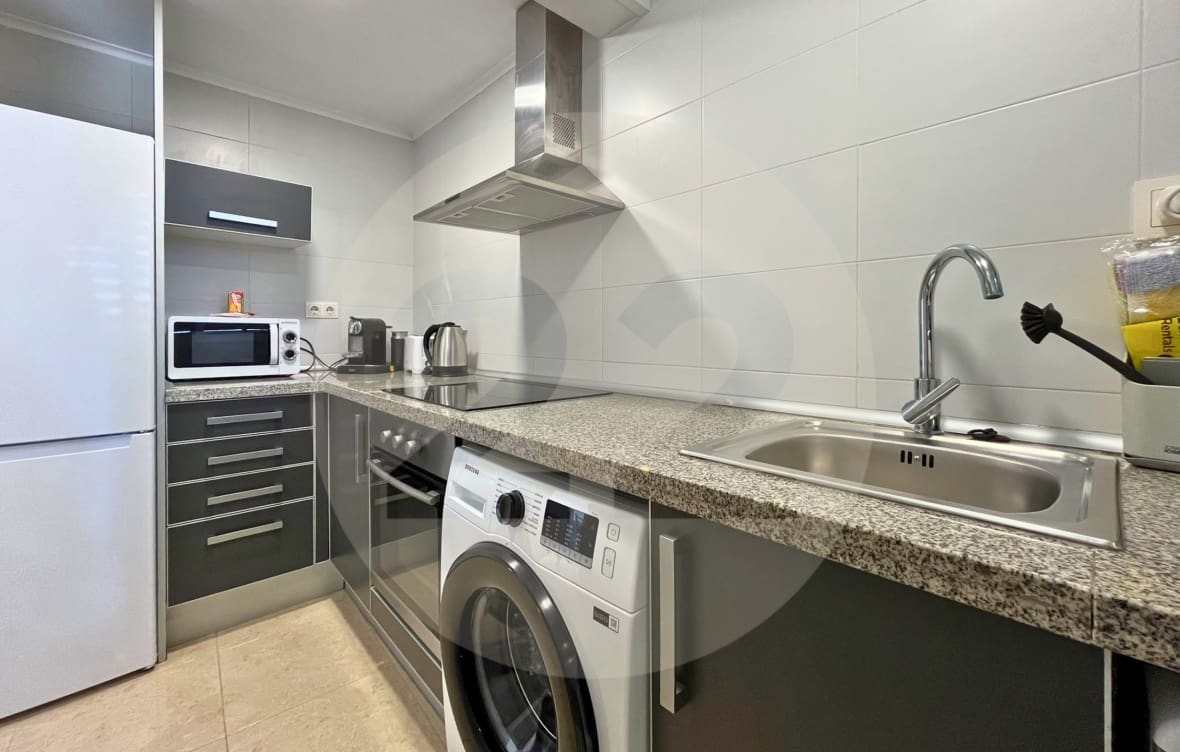 1 bedroom Apartment for rent in Benidorm with pool - € 1,250 (Ref: 10160436)