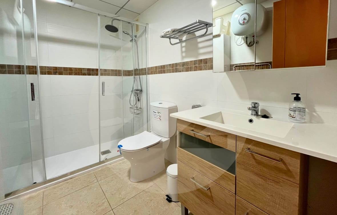1 bedroom Apartment for rent in Benidorm with pool - € 1,250 (Ref: 10160436)
