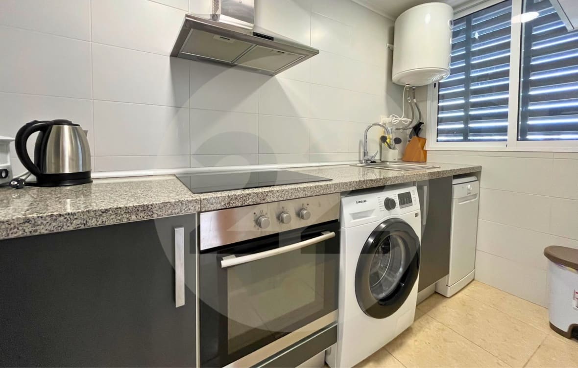 1 bedroom Apartment for rent in Benidorm with pool - € 1,250 (Ref: 10160436)