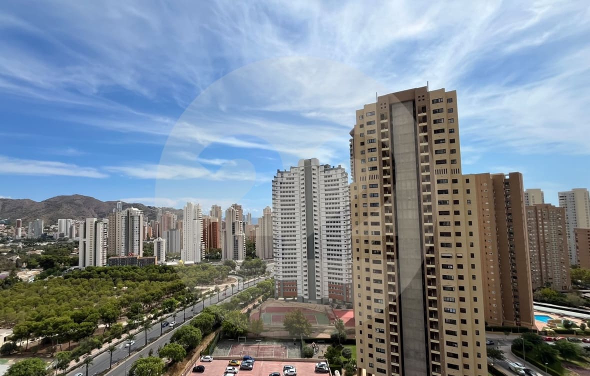1 bedroom Apartment for rent in Benidorm with pool - € 1,250 (Ref: 10160436)