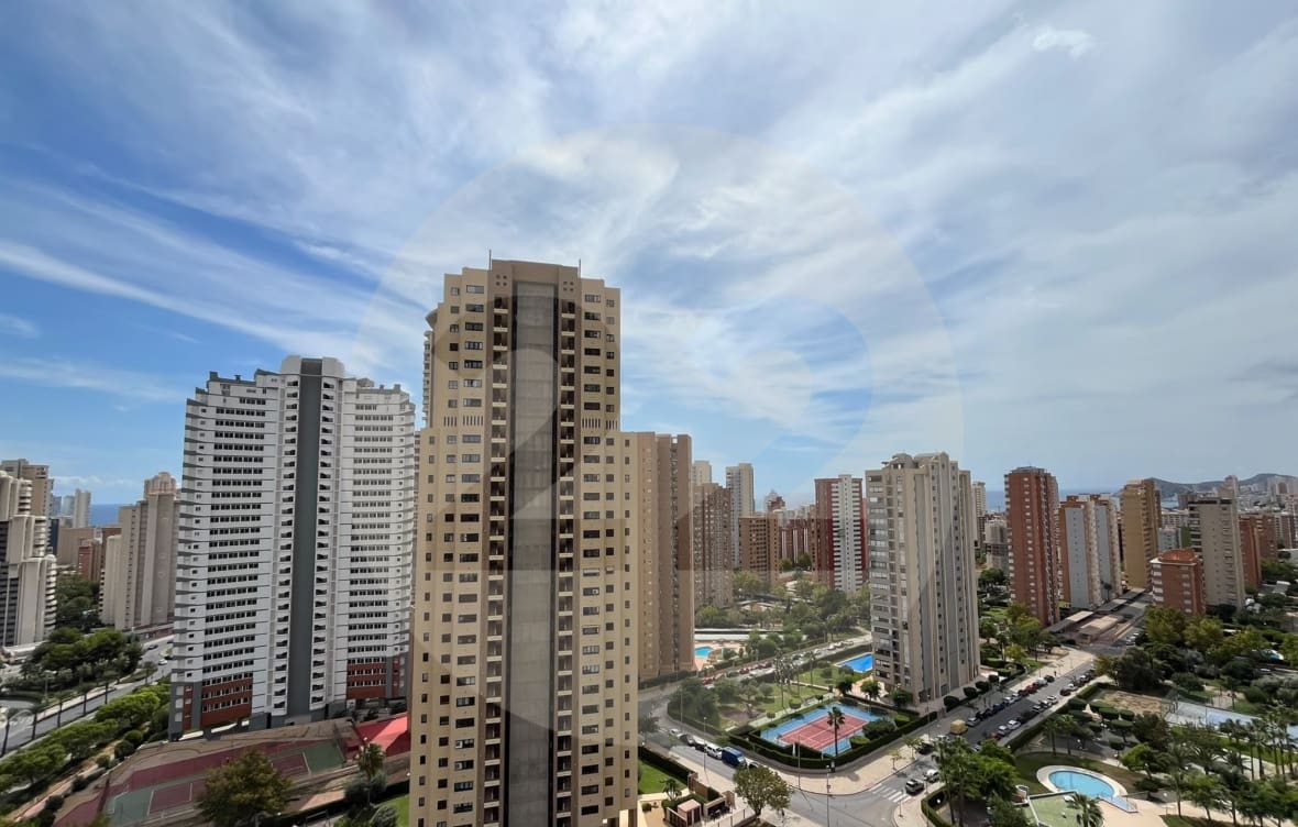 1 bedroom Apartment for rent in Benidorm with pool - € 1,250 (Ref: 10160436)