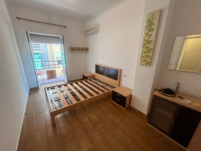 Appartement de 3 chambres à louer à Carolinas Bajas, Alicante ville - 850 € (Ref: 8451624)