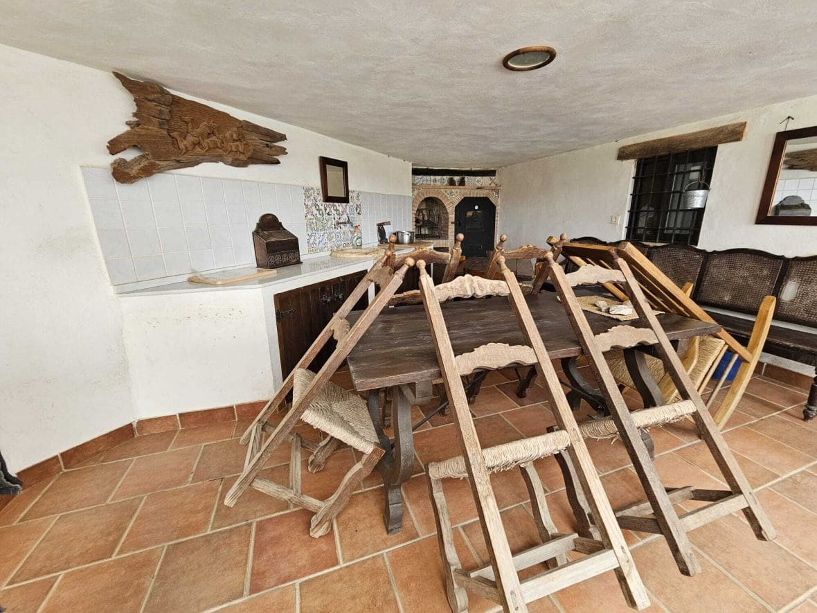 8 soveværelse Byhus til salg i Calarreona - € 850.000 (Ref: 8879214)