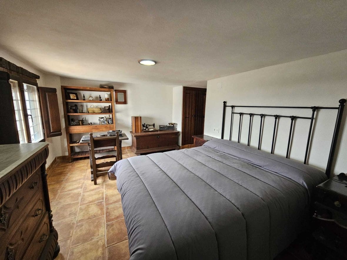 8 soveværelse Byhus til salg i Calarreona - € 850.000 (Ref: 8879214)