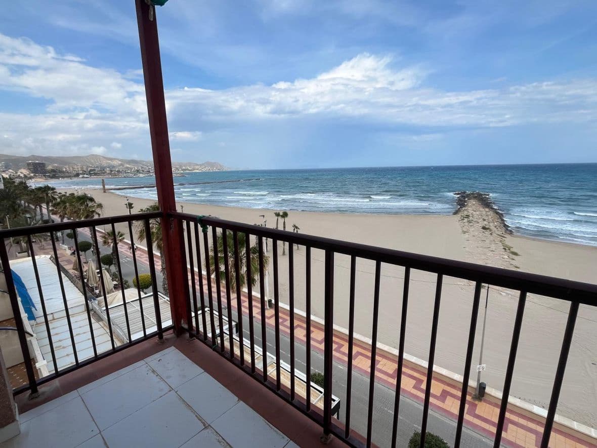 2 soveværelse Lejlighed til leje i El Campello - € 1.100 (Ref: 9035887)